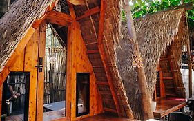 Straw Huts Liwliwa